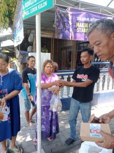 Jumat Berkah Relawan Wahono-Nurul Barisan Banteng Merdeka Bagikan Ratusan Nasi Ke 4 Kelurahan