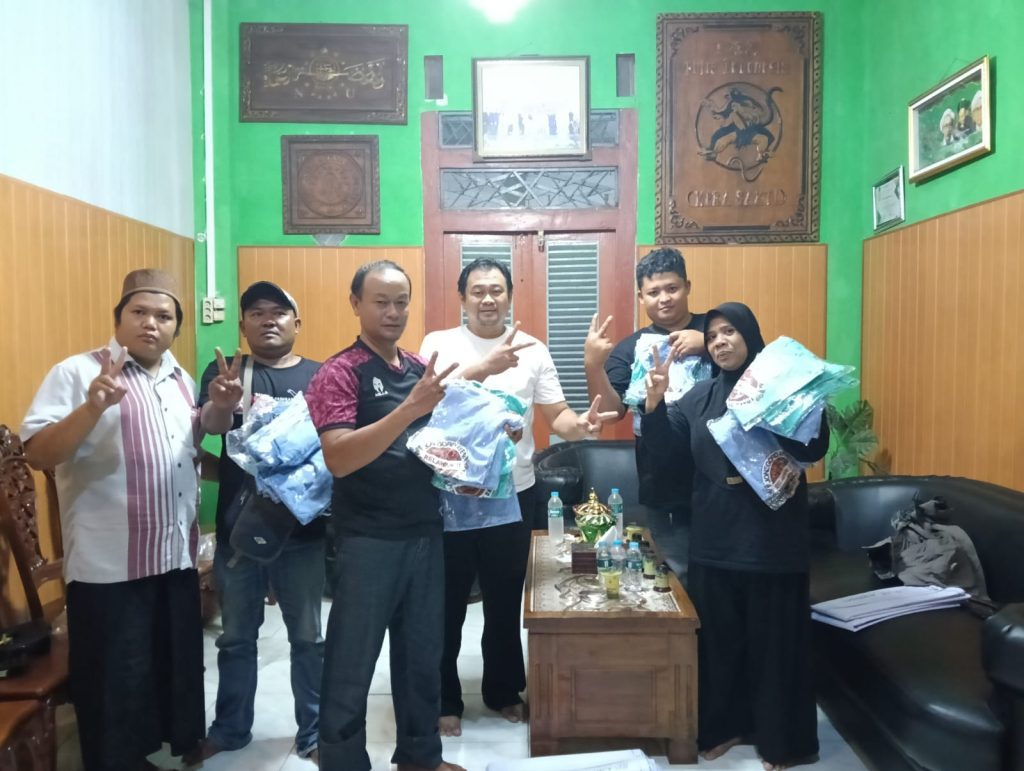 Kreatif, Relawan Jonegoro Ayem Sosialisasi Paslon 02 Bojonegoro WanNur Lewat UMKM