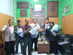Kreatif, Relawan Jonegoro Ayem Sosialisasi Paslon 02 Bojonegoro WanNur Lewat UMKM