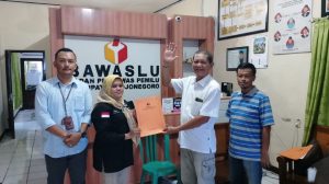 Debat Pilkada Bojonegoro Ricuh Anwar Sholeh Laporkan Paslon 01 Teguh-Farida ke Bawaslu
