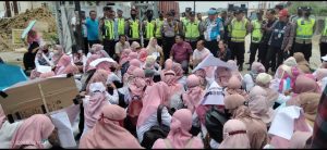 Kurang Puas Dengan Jawaban PJ Bupati Bojonegoro Massa Adukan Nasib Mereka Ke DPRD 