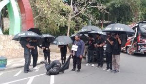 Kritisi Lemahnya KPU Dalam Mengatasi Masalah, Budayawan Bojonegoro Datangi Bawaslu