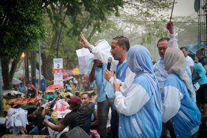 Hujan Lebat Tak Surutkan Semangat Relawan dalam Ikuti Kampanye Akbar Paslon Wahono-Nurul