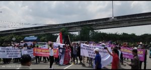 Tuntut Terlibat Bekerja, Ratusan Warga Gayam Bojonegoro Demo ExxonMobil Cepu Ltd