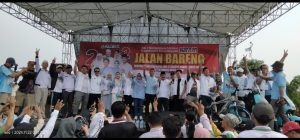 Ribuan Massa Banjiri Jalan Bareng Khofifah-Emil