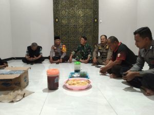 Bangun Sinergitas, Kapolsek Ngraho Ngopi bareng bersama BKP Kecamatan Ngraho