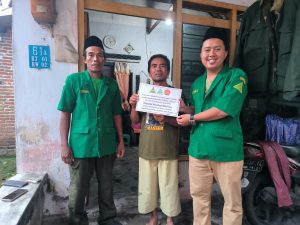 Atap Rumah Banser Rusak Akibat Angin Kencang, Mensospema Ansor Jatim Berikan Santunan