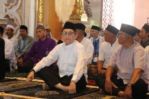 PJ Bupati Adriyanto Tunaikan Sholat Jumat Perdana di Masjid Wisata Religi 