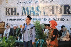 Setyo Wahono dan Nurul Azizah Hadiri Peringatan Haul KH Masyhur ke-52 Pendiri Ponpes Al-Rosyid 