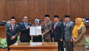 Di Rapat Paripurna DPRD Bojonegoro, Abdulloh Umar: Tenang Mas Wahono Kita Semua Sudah Ada di sini