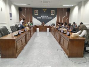 Audiensi DPRD Bojonegoro Bahas Kontroversi Perizinan Tambang Galian C di Sumberejo