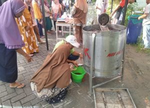 Panen Madu Ramaikan Pasar Dadakan Desa Klampok Bojonegoro