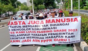 Guru Bojonegoro Bersama Ratusan Guru Swasta Nasional Passing Grade Tahun 2023 Geruduk DPR RI 