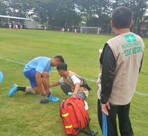Sepakbola Fun Trofeo Sukses Dilaksanakan, Tim RS Muslimat NU Muna Anggita Kawal Pertandingan