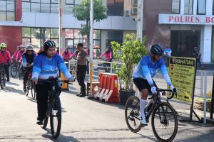 Pererat Kekompakan, Kapolres Gowes Bareng Pengurus Bhayangkari Cabang Bojonegoro