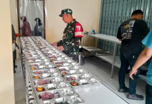 Babinsa Koramil Dander Bojonegoro Monitor Pelaksanaan Program MBG wilayah Binaan