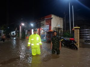 Berikan Rasa Aman pada Warga, Polsek Dander Patroli Banjir Bandang