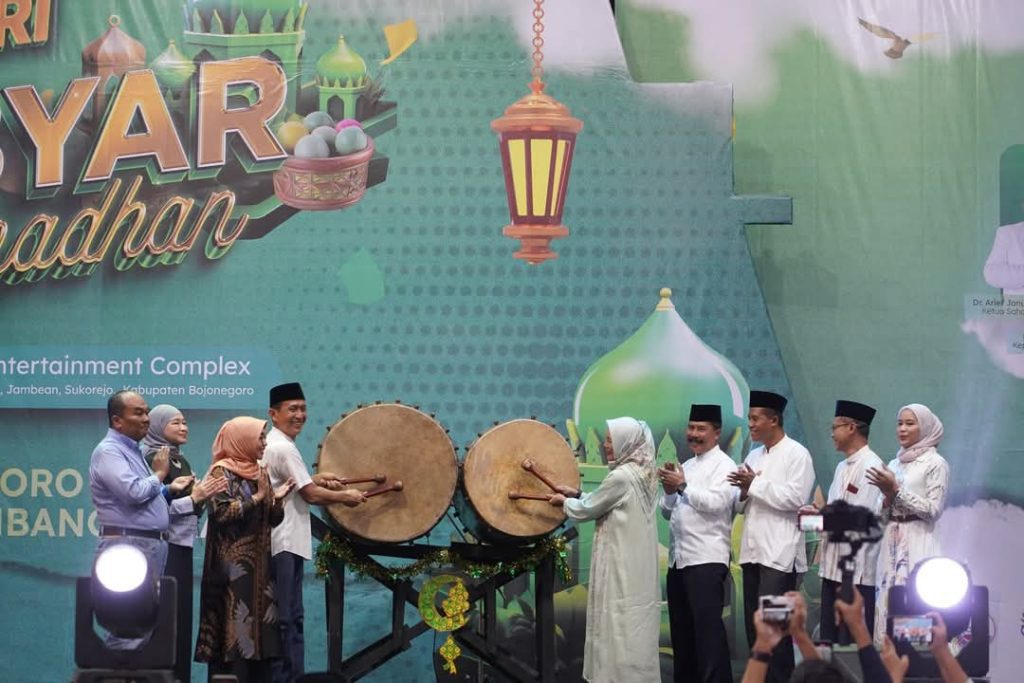 Dalam Rangka Dukung UMKM Naik Kelas, Bupati dan Wabup Bojonegoro Buka Gebyar Ramadhan Ke-5 