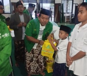 Beri Bantuan dan Dukungan, Ansor Baureno dan Lazisnu MWCNU Baureno Santuni Anak Yatim