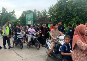 Jalin Persaudaraan Sesama Muslim, PAC Pagar Nusa Gayam Bagikan Takjil di Bulan Suci Ramadhan