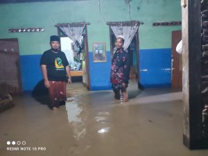Banjir Bandang Rendam Puluhan Rumah Warga Karangsono