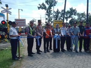 Pemkab Bojonegoro Resmikan Pos Jaga Palang Pintu Kereta Api