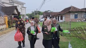 NU Care-LAZISNU MWCNU Balen Berbagi Takjil dan Sedekah Sayur Segar