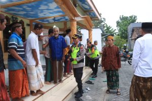 Polres Bojonegoro Gelar Patroli, Imbau Warga Rayakan Malam Takbiran dengan Tertib
