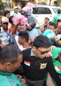 Komunitas Ojek Online GMC Mojokerto Bagi Takjil, Tebar Kebaikan di Bulan Ramadhan