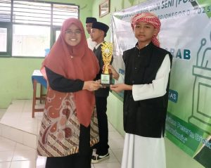 Keren, A. Taqiyuddin Siswa MTs Al-Rosyid Berhasil Meraih Juara Satu Lomba Pidato Bahasa Arab se Bojonegoro