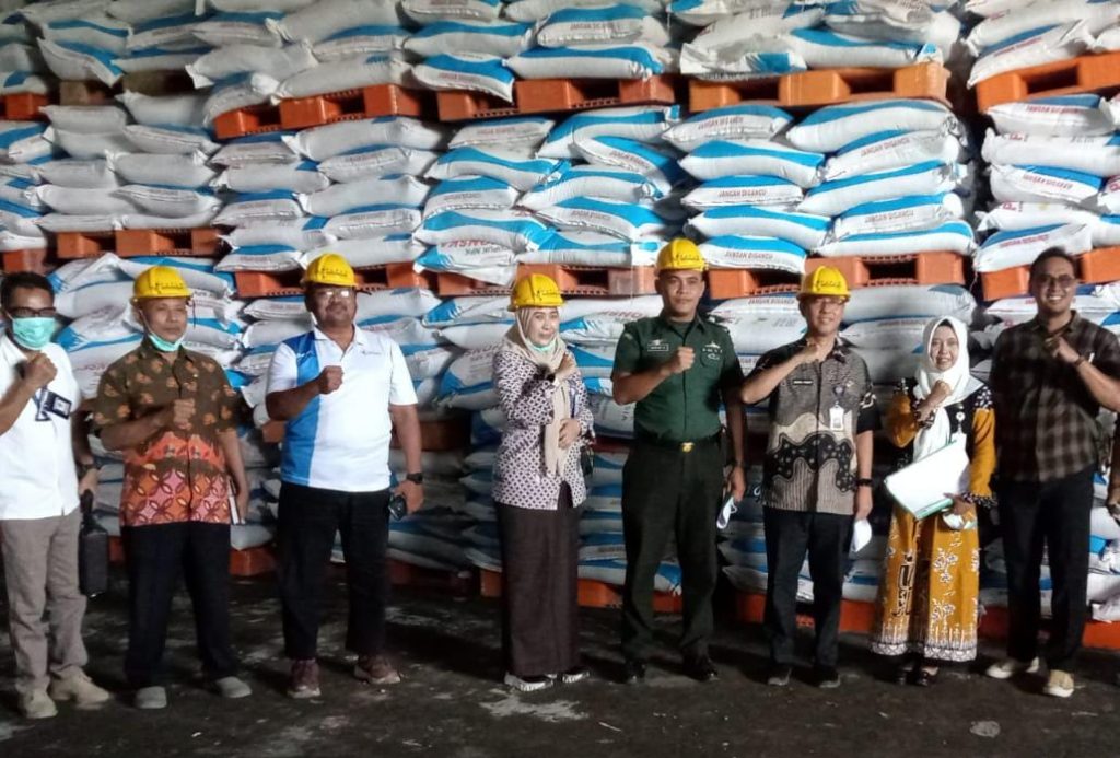 Pemkab Bojonegoro Pastikan Stok Pupuk Aman, Klarifikasi Isu Kelangkaan di Sumberrejo