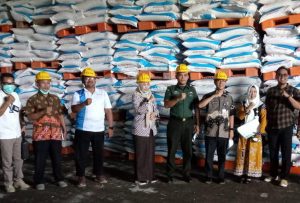 Pemkab Bojonegoro Pastikan Stok Pupuk Aman, Klarifikasi Isu Kelangkaan di Sumberrejo