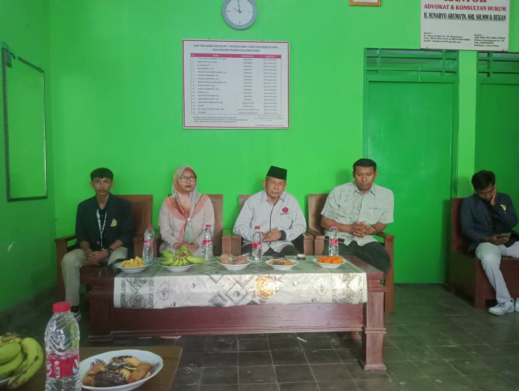 Pelepasan Mahasiswa UTM yang Magang di Kantor Pos Bakum Perari Bojonegoro Berlangsung Khidmat