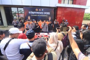 Polres Bojonegoro Ungkap 17 Kasus Narkotika dan Okerbaya, 17 Tersangka Diamankan