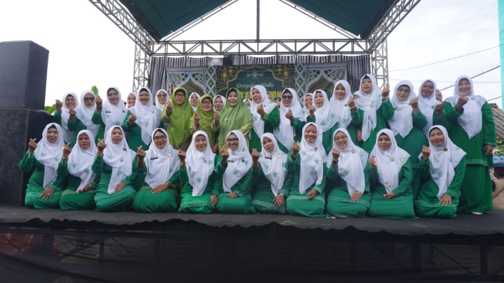 Diiringi Rintik Hujan, Pengajian Jum’at Kliwon Tetap Dihadiri Ribuan Kader Muslimat-Fatayat NU Kapas