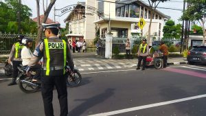 Berjalan Aman, Ratusan Personel Polres Amankan Perayaan Kenaikan Yesus Kristus di Bojonegoro