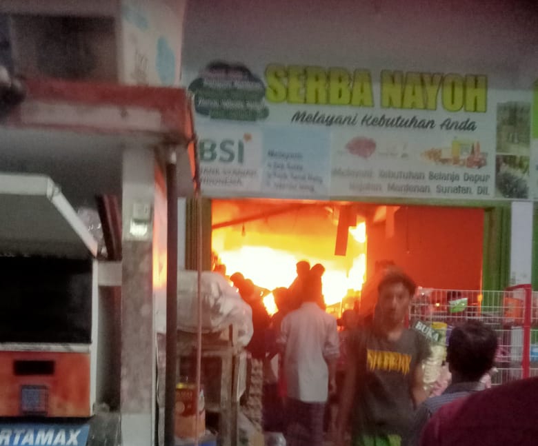 Anak Bermain Lilin, Sebuah Toko di Bendo Bojonegoro Terbakar
