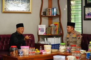 Mohon Doa Restu, Kapolres Bojonegoro Silaturahim ke KH. Alamul Huda Pimpinan Ponpes Al-Rosyid