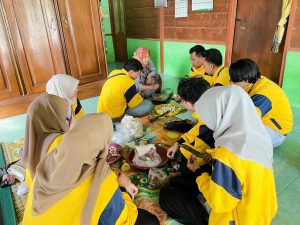 Mahasiswa KKN TK Kelompok 18 Unigoro Pasarkan Hasil Produk UMKM Sendangharjo pada Event Budaya Ruwat Nuswantoro 