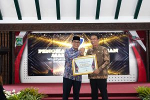 Berhasil Seleksi CASN 2024 Wilayah Jatim, Bupati Bojonegoro Terima Penghargaan dari BKN RI
