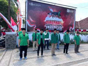 Momen HUT RI ke-80, PAC GP Ansor Banyuwangi Gelar Penghormatan Pengibaran Merah Putih dan Penyaluran Sembako 