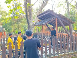 Tarik Wisatawan Mancanegara, Mahasiswa KKN Unigoro Produksi Video Dokumenter Kayangan Api Berbahasa Inggris