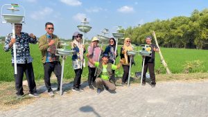 Pemasangan Light Trap Insect, Inovasi Pengendalian Hama Pertanian di Bojonegoro