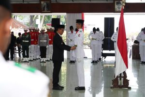 Jelang Upacara Hari Kemerdekaan, Bupati Bojonegoro Resmi Kukuhkan Paskibraka
