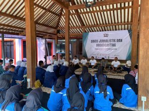 IJTI Pantura Raya Edukasi 40 Pelajar Bojonegoro Lewat Sinau Jurnalistik dan Broadcasting