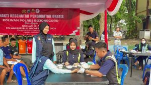 Polwan Polres Bojonegoro Gelar Bakti Kesehatan di CFD, Warga Antusias Serbu Layanan Gratis