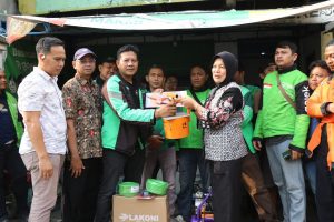 Ojol Bojonegoro Terima Bantuan Kompresor, Pemkab Janji Lanjutkan Program Perlindungan