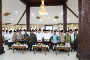 Di Pendopo Lokatantra, Dewan Pimpinan MUI Kecamatan se-kabupaten Lamongan dikukuhkan