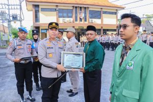 Ponpes Al Rosyid dan UNUGIRI Harumkan Bojonegoro, Raih Penghargaan di Polda Jatim