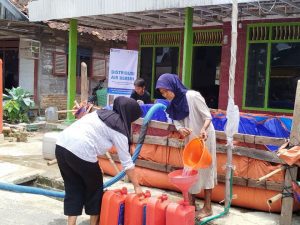 NU Care Hijau Salurkan Bantuan Air Bersih untuk Warga Desa Bader Terdampak Kekeringan
